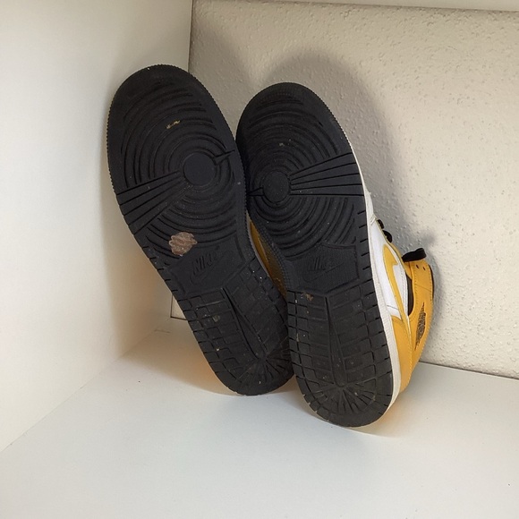 Nike Air Jordan 1 Basketball 5.5Y Mid GS University Gold Black White - Picture 6 of 6